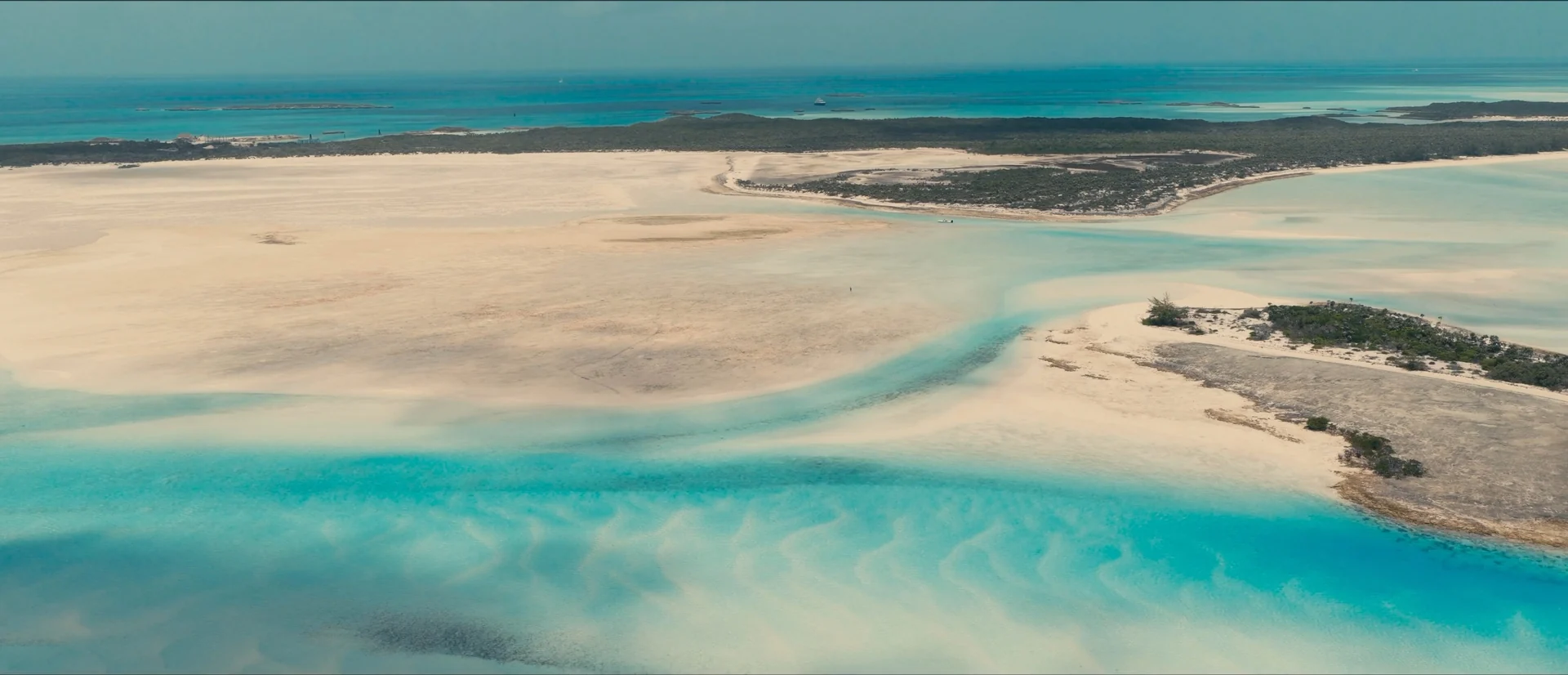 The lagoon and the sandbar at low tide